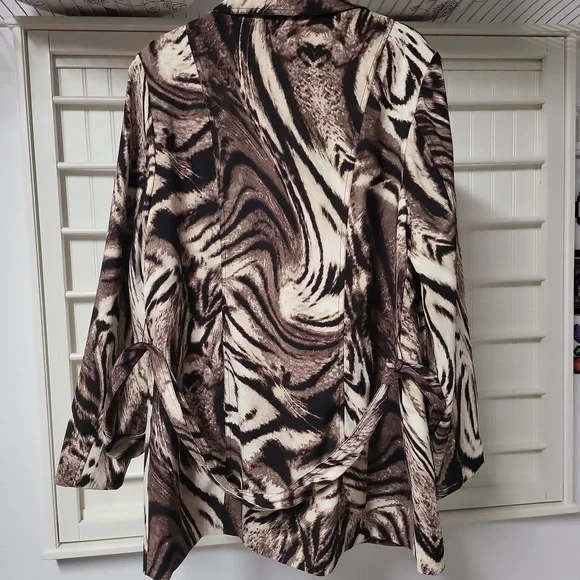 Susan graver, size medium, lined belted 3/4 car coat. - Picture 2 of 5